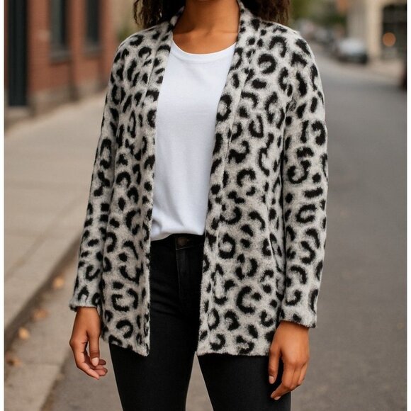Harvé Benard Womens Leopard Print Cardigan Sweater Size S - Picture 1 of 9